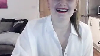 crazydaisy_ experienced woman paws lips sex