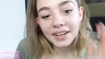 crazydaisy_ gorgeous chick fucks pussy with phallus