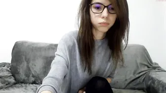 annais_ charming babe masturbates shaved vagina