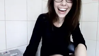 annais_ gorgeous ladies twirl tight ass