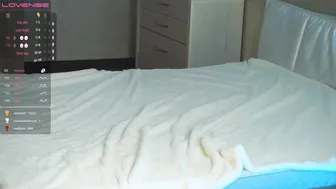 angels_kiss nude chick posing on the couch