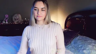 eva_maliby passionate slut shows shaved holes
