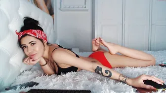 about_malika whore babe masturbates pussy