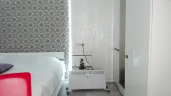 sweet_mia the charming bitch fucks both holes