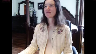 thornbury_rose mature bitch spreads her sexy legs