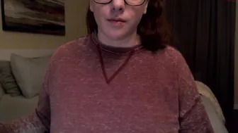 slut4tomnook hot chick fucks shaved pussy