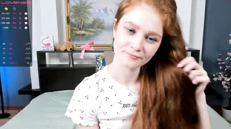 sadieevelyn pulls pussy to orgasm