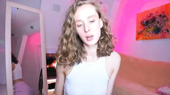 samantha_attwood attractive model fucks pussy with sex toy
