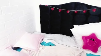 rachel_rain masturbating and playing with her pussy