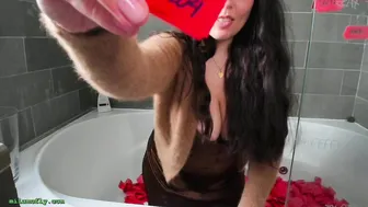 mila_ busty babe masturbates shaved cunt