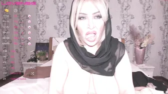 lizimilf busty blonde gently masturbates cunt
