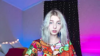 little__kittyy_ impressive young lady puts on beautiful boobs