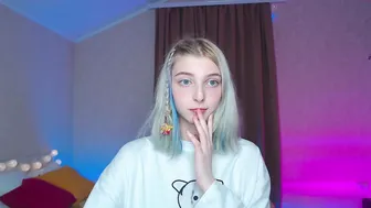 little__kittyy_ test curly shy in fries
