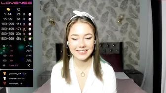 evi1ove thick blonde body masturbates pussy