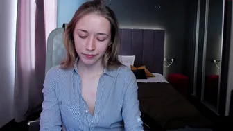 chloe__king slutty confidant gently masturbates pussy