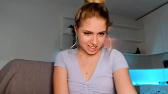 aggie_love gorgeous young lady exposes intimate places