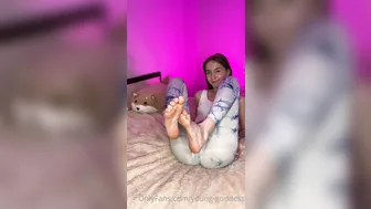 Young Goddes onlyfans shrew pussy demonstrates big tits