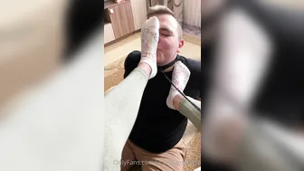 Young Goddes onlyfans gently pushes the toy in her pussy