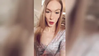 Crystal Thayer onlyfans gorgeous young lady jerks both holes