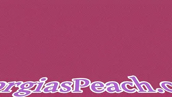 paypeaches cam girl masturbates shaved vagina