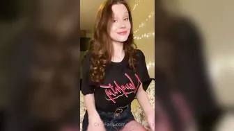 SimensSofia onlyfans tender small fucks herself in the pussy