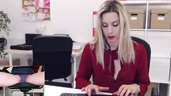 tiffany925 Pretty woman undressed in front of the camera and masturbates in the chair