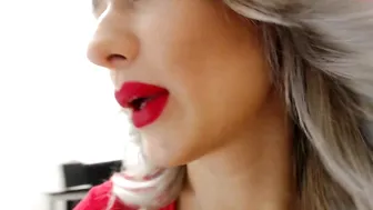 laramarilynsweet Crazy doll fucks pussy with phallus