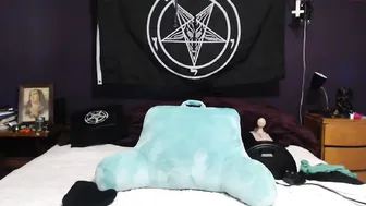 silentmary Blonde skin fucks cap with phallus