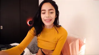 everlenn Attractive women jerking pussies