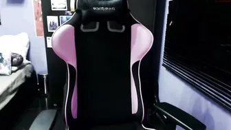 sherryshen Appetizing babe lifts her legs