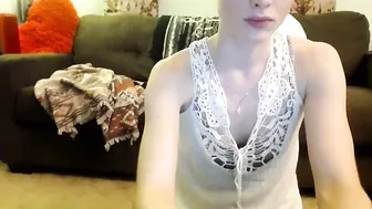 fionnaandjimmy Busty couch in stockings pulls pussy