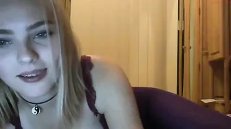 jscarlett demonstratively masturbating on cam
