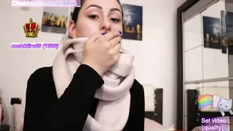 kimmie Bitch rubs pussy handle