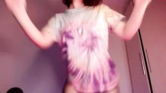 sweetariaa Cute babe caresses shaved cunt