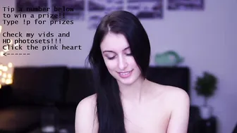 junemoore pulls pussy to orgasm