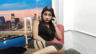 pink_bunnys Alluring hottie has shaved pussy