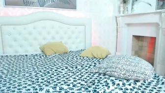 crystalvswilliam Busty bitch shows her body