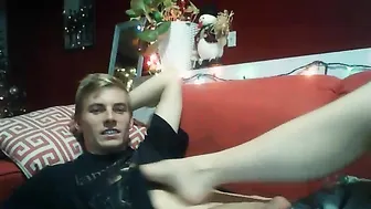 sizedoubled Sexy blonde gently masturbates cunt