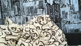 royalboobs Busty girl pulls shaved pussy