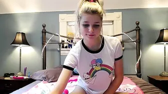 torikneehigh Amazing wench - striptease dancing lustfully