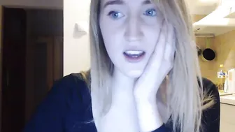 laila_lorenn Busty bitch jerks pussy with phallus