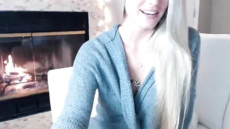 ashlyndiamond Cute bitch gently fingering pussy