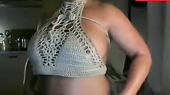 clubke Pretty girl fucks her cap