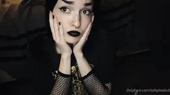 babybeebub gorgeous babe licks dildo