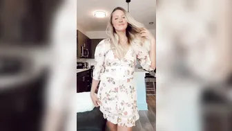 texasthicc blissful chick strips small tits