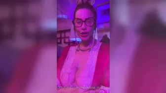 madeline_marlowe sexy lady jerks off pussy with vibrator