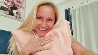 kathianobilixx onlyfans charming whore sticks dildo in the vagina