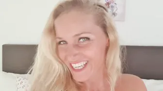 kathianobilixx onlyfans pissing a little leaning on the back of the chair
