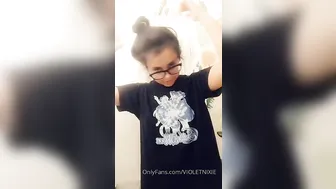 Violet Nixie onlyfans naked handjob on the floor