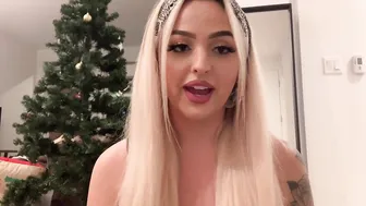 Olivia Cara onlyfans charming babe poses nude in front of the webcam